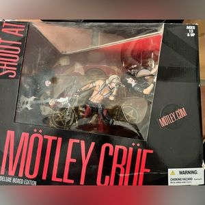 McFarlane Motley Crue Shout at the Devil deluxe boxed edition figures